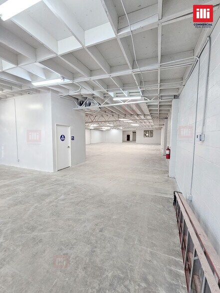 More Photos Of 14737 Arminta St, Panorama City Manufacturing For Lease