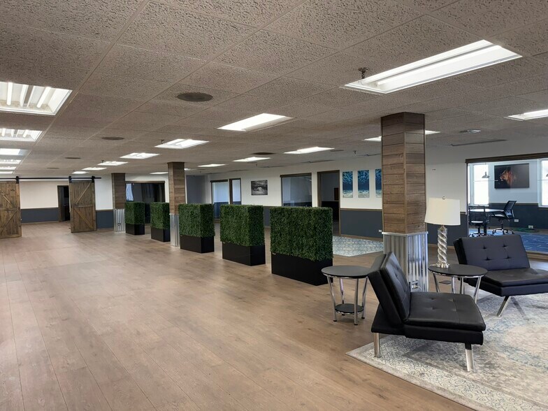 More Photos Of 11220 E Main St, Huntley Manufacturing For Sale