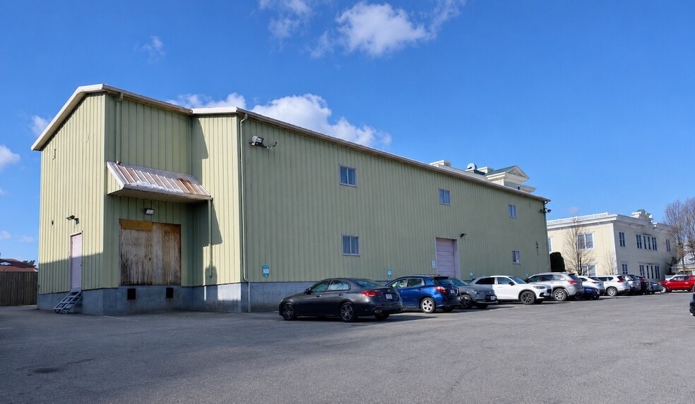 More Photos Of 35R Spencer St, Stoneham Industrial For Lease