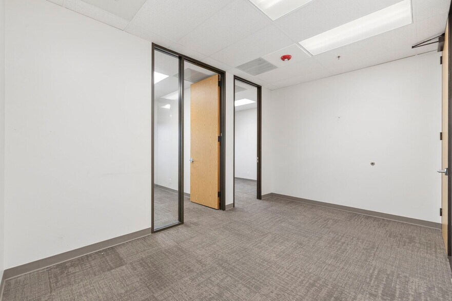 More Photos Of 1601 Industrial Blvd, Sugar Land Medical For Lease