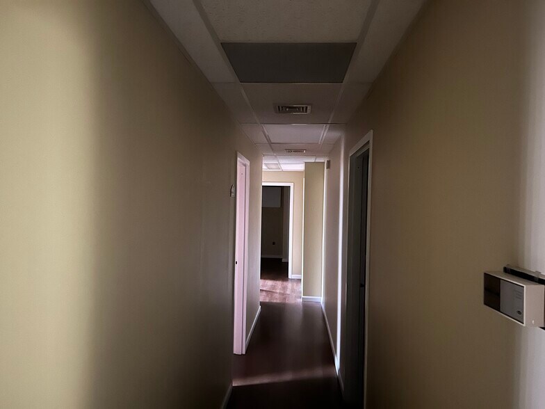 More Photos Of 27 Hospital Ave, Danbury Medical For Lease