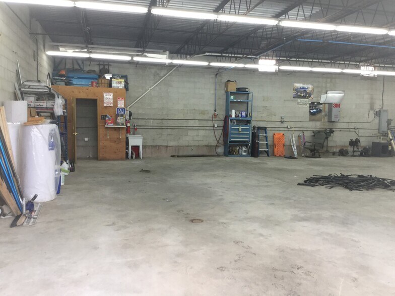 More Photos Of 25 Gramar Ave, Prospect Warehouse For Lease