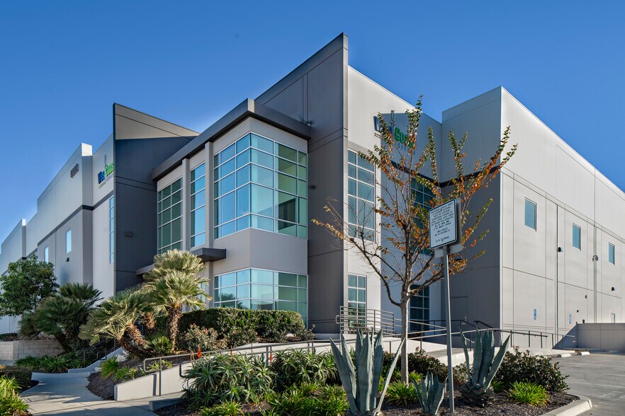 More Photos Of 6000 Bandini Blvd, Commerce Warehouse For Lease