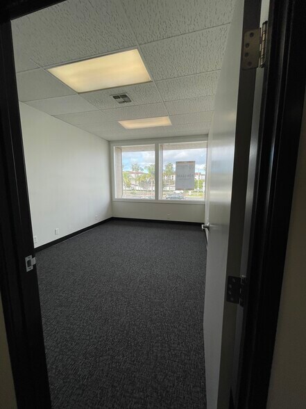 More Photos Of 2706 Harbor Blvd, Costa Mesa Storefront Retail Office For Lease