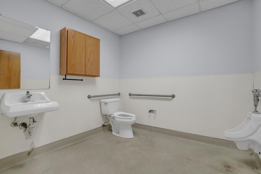 More Photos Of 1275 Venture Ln, Turlock Warehouse For Lease