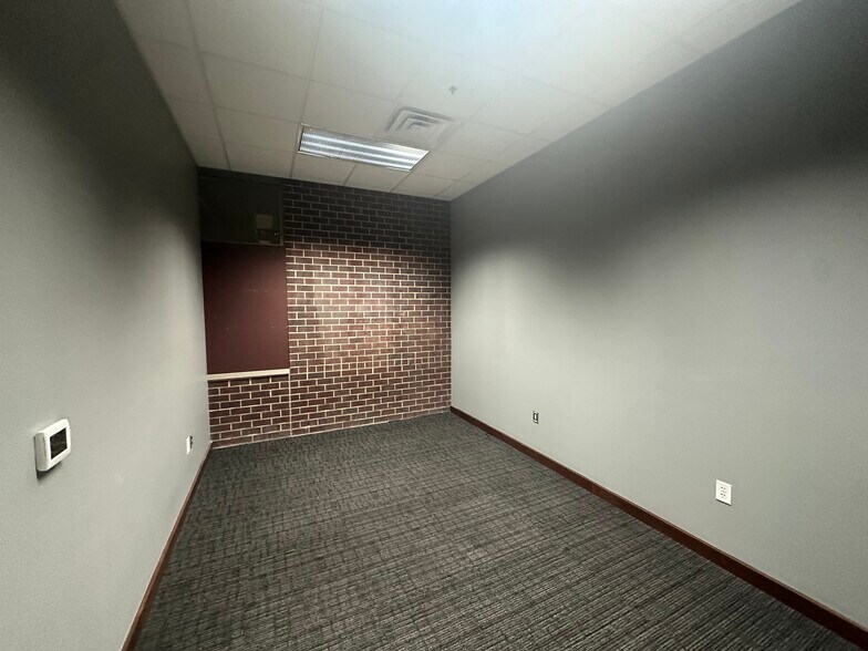 More Photos Of 2301 Jones Blvd, Coralville Office For Lease