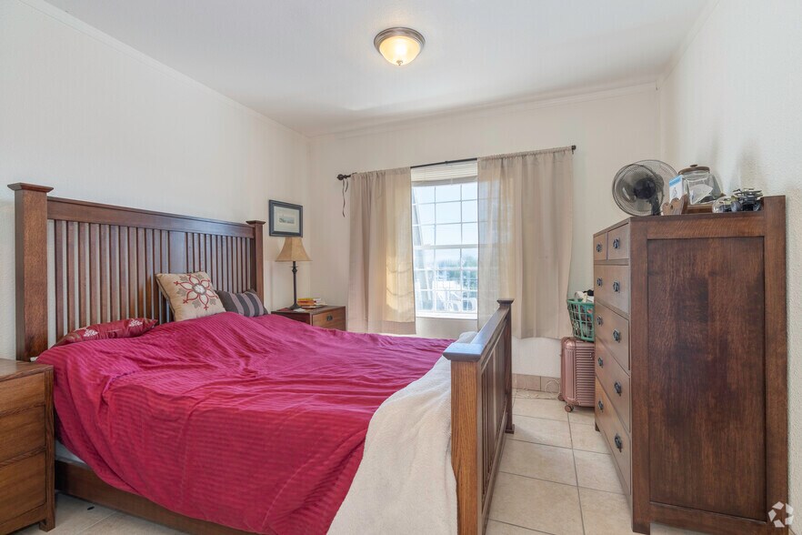 More Photos Of 10818-10828 NW Saint Helens Rd, Portland Light Manufacturing For Sale