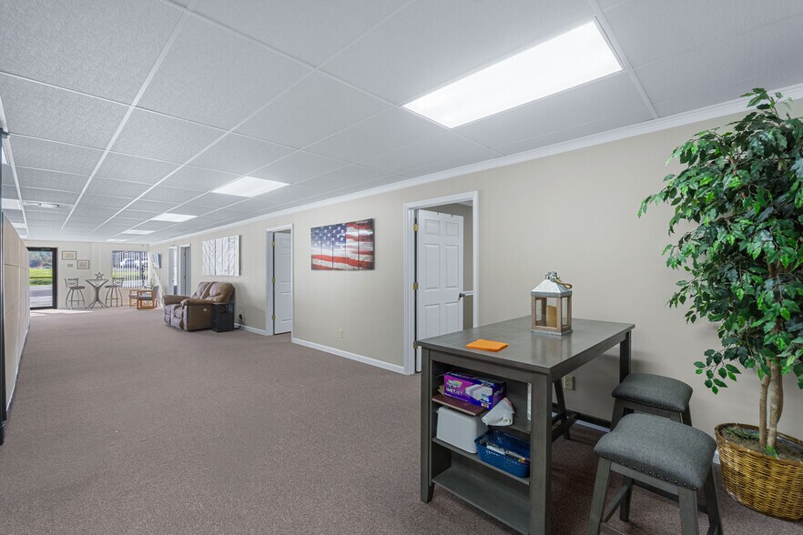 More Photos Of 3565 Main St, Jasper Office For Sale