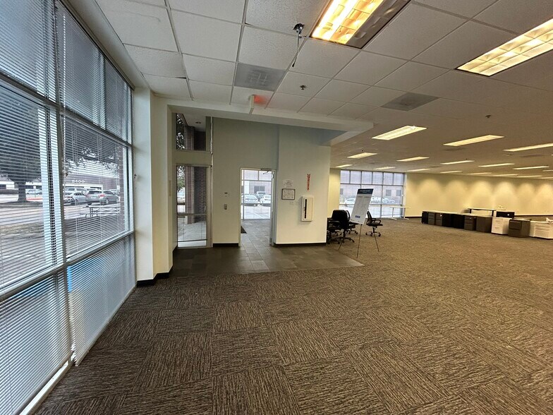 More Photos Of 4343 W Royal Ln, Irving Warehouse For Lease