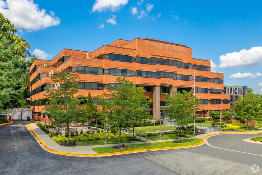 More Photos Of 7811 Montrose Rd, Potomac Medical For Lease