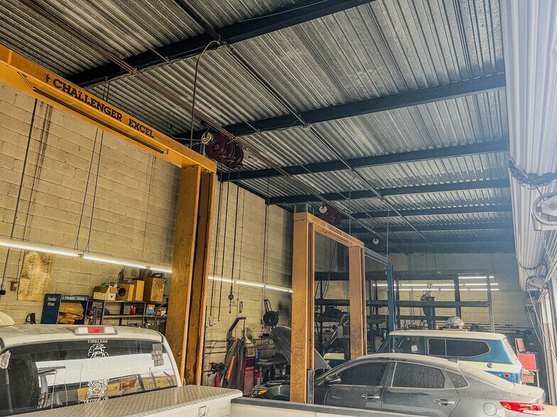 More Photos Of 4015 N Black Canyon Hwy, Phoenix Industrial For Sale