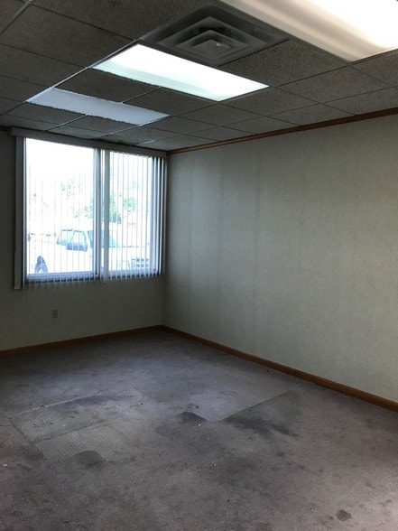 More Photos Of 202 Twin Oaks Dr E, Syracuse Office For Lease