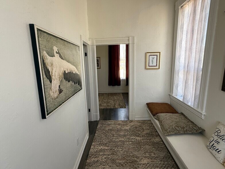 More Photos Of 300 N Broad St, Globe Specialty For Sale