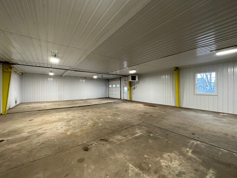 More Photos Of 885 Wickham Ave, Mattituck Warehouse For Lease