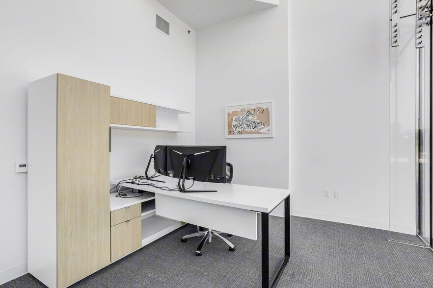 More Photos Of 1801 Century Park E, Los Angeles Office For Lease