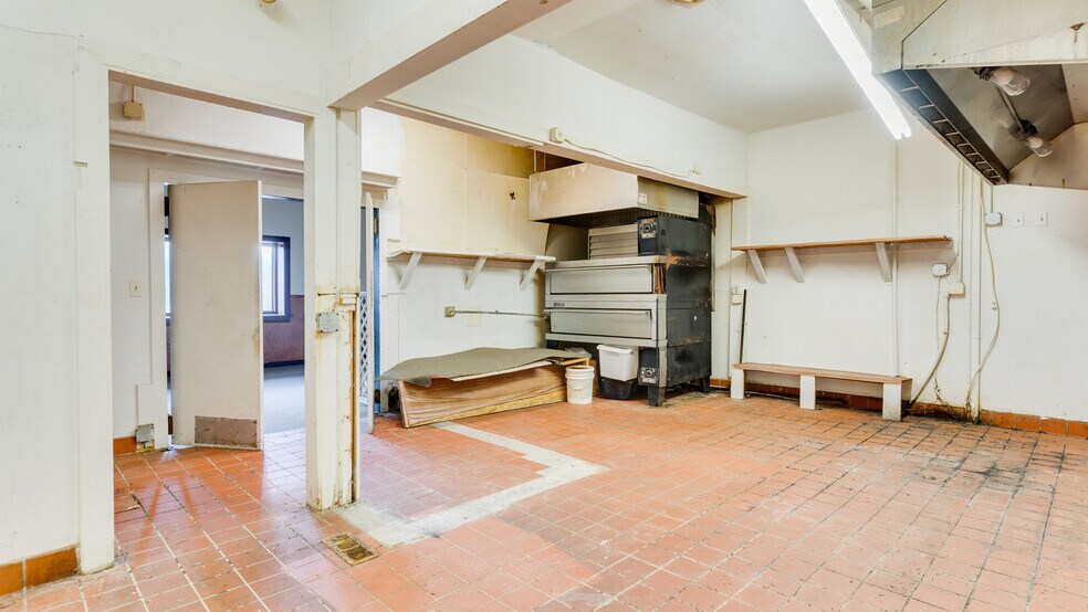 More Photos Of 11735 Hg Trueman Rd, Lusby Freestanding For Sale