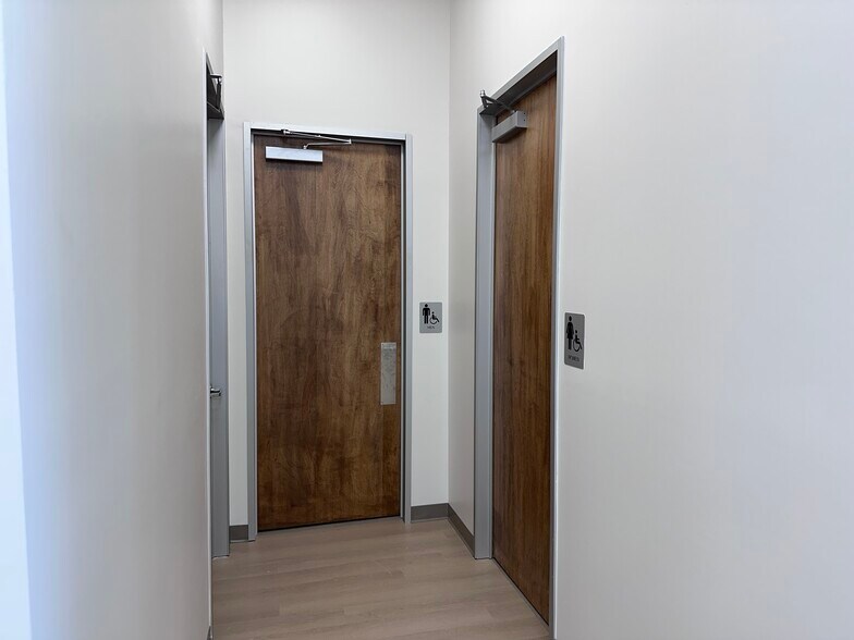 More Photos Of 19926 Kraus Lp, Laredo Distribution For Sale