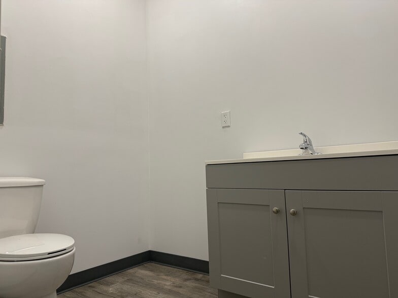 More Photos Of 2300 Freeport Rd, New Kensington Office Residential For Lease