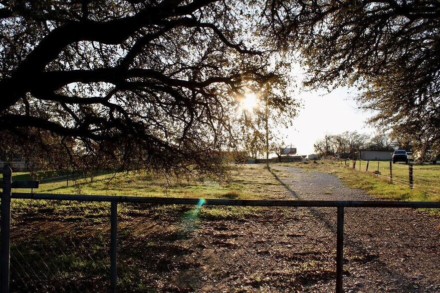More Photos Of 119 Mikus Rd, Hudson Oaks Land For Lease