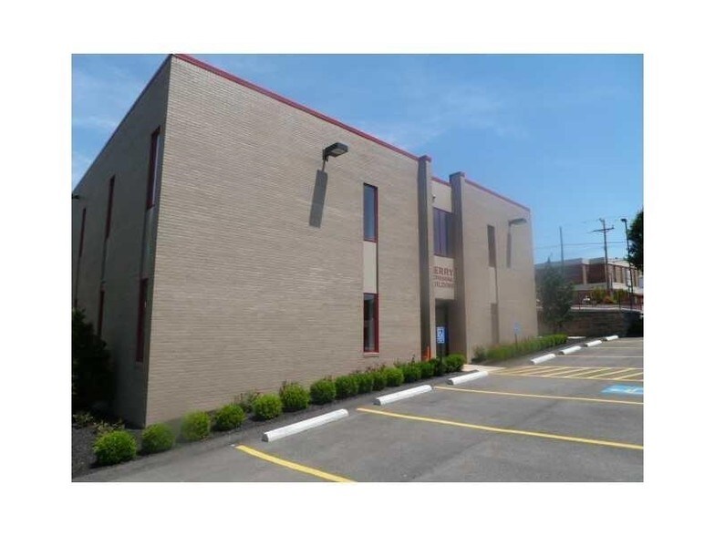 More Photos Of 8135 Perry Hwy, Pittsburgh Medical For Sale