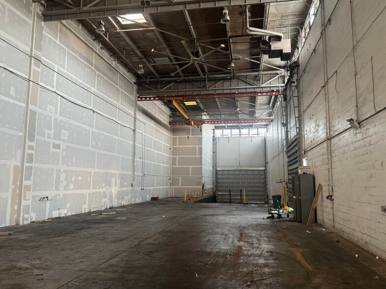 More Photos Of 801 Edwards Ave, New Orleans Distribution For Lease