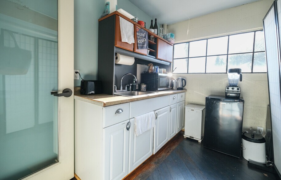 More Photos Of 111 E Haley St, Santa Barbara Warehouse For Sale