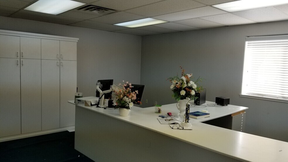 More Photos Of 12541 Minuteman Dr, Draper Auto Repair For Sale