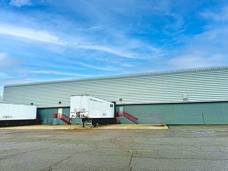 More Photos Of 415 Baker St, Lansing Warehouse For Sale