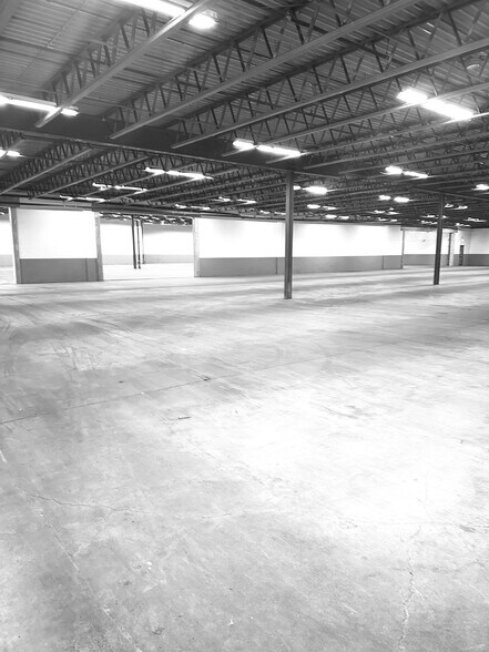 More Photos Of 100 Oakdale Rd, Johnson City Warehouse For Lease