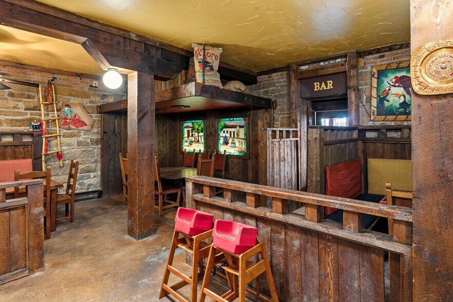 More Photos Of 8 S Grand Ave, Montrose Storefront Retail Residential For Lease