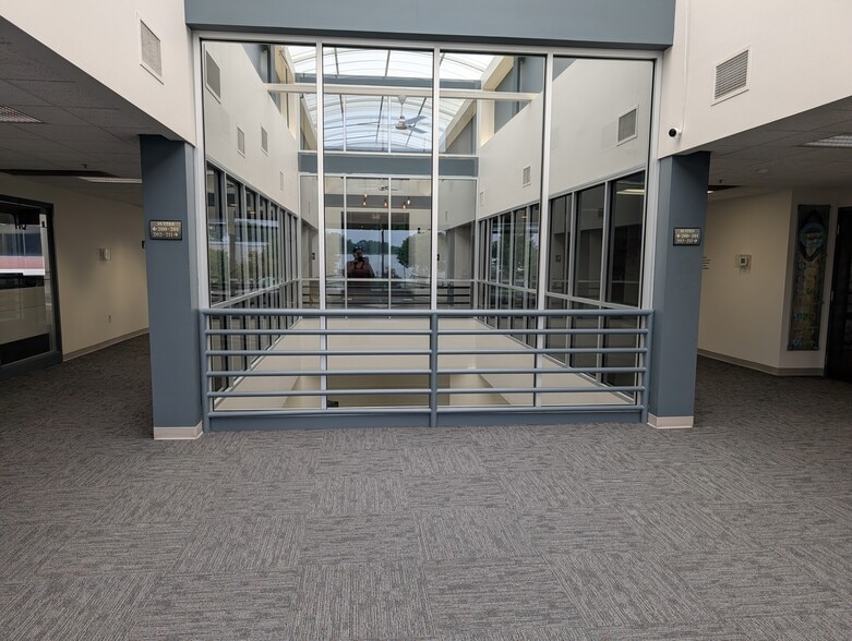 More Photos Of 258 Corporate Dr, Madison Office For Lease