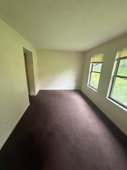 More Photos Of 77 Quail Holw, Inez Apartments For Sale