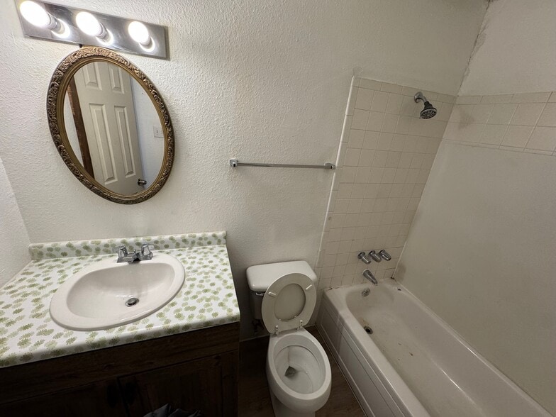 More Photos Of 1256 SW Fillmore St, Topeka Apartments For Sale