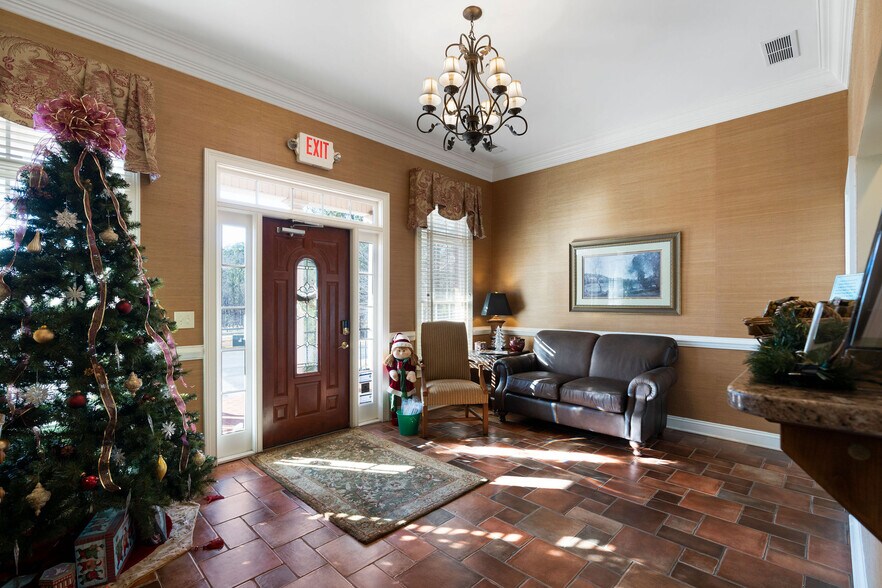 More Photos Of 1300 E Main St, Cartersville Medical For Sale