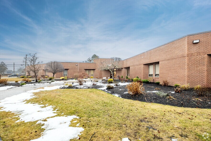 More Photos Of 500 Montauk Hwy, West Islip Medical For Lease