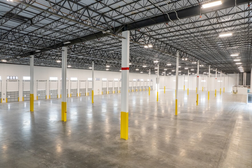 More Photos Of 8593 NW 96th St, Medley Unknown For Lease