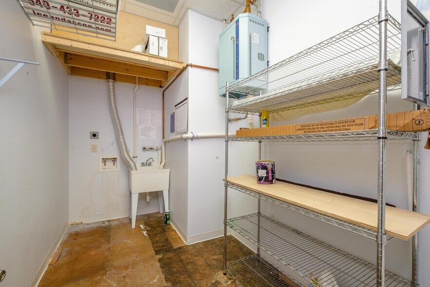 More Photos Of 90 N Main St, Harrisonburg Office For Sale