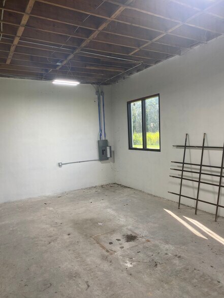 More Photos Of 153 S US Highway 1, Oak Hill Auto Repair For Sale