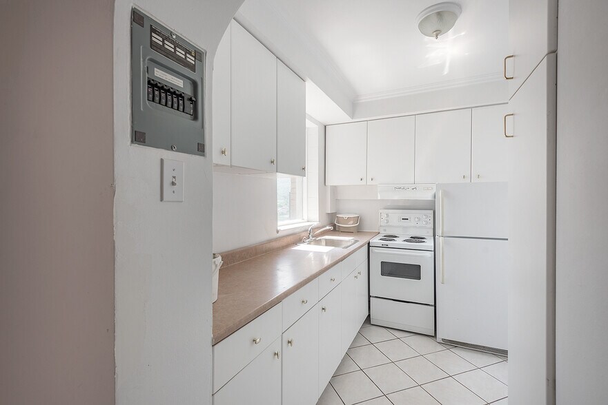 More Photos Of 250 Boul Saint-Joseph E, Montréal Apartments For Sale