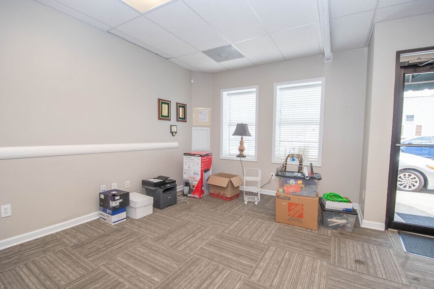 More Photos Of 14 Brown St, Newnan Office For Sale