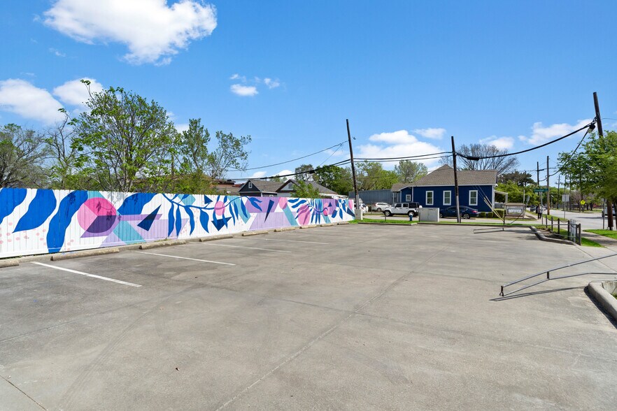 More Photos Of 707 Quitman St, Houston Office For Sale