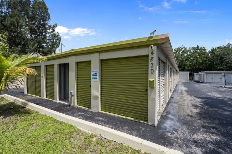 More Photos Of 4870 20th St, Vero Beach Self Storage For Sale