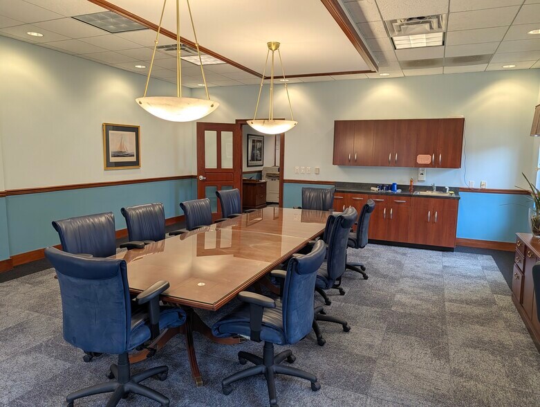 More Photos Of 4139 Ironbound Rd, Williamsburg Bank For Sale