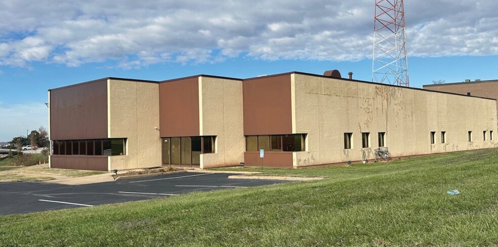 More Photos Of 2301-2305 Millpark Dr, Maryland Heights Light Distribution For Lease