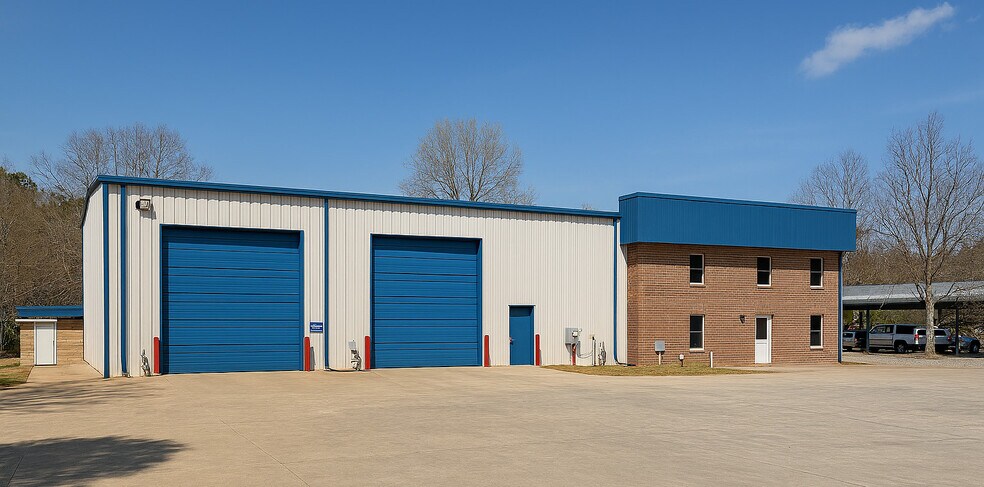 More Photos Of 2350 Danbury Ln, Gainesville Warehouse For Lease