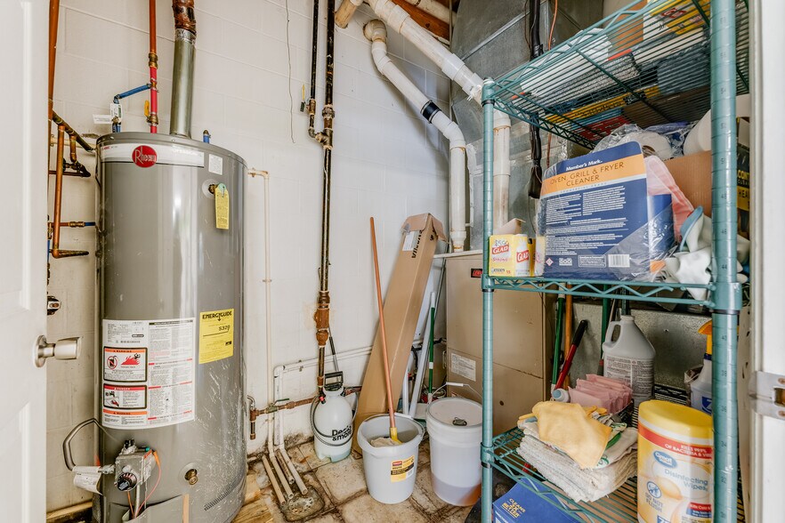 More Photos Of 154 Bridge St, Junior Restaurant For Sale