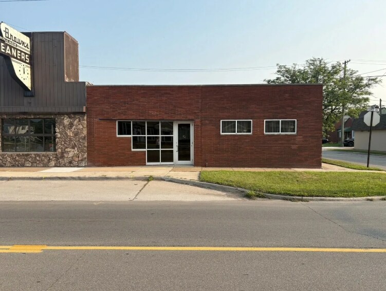 More Photos Of 1822 Ford Ave, Wyandotte Office For Sale