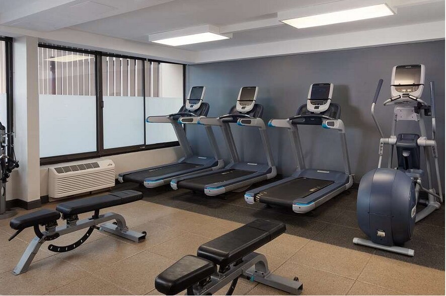 More Photos Of 1111 Lakeside Ave E, Cleveland Hotel For Sale