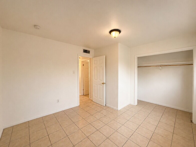 More Photos Of 1004 Austin St, Portland Apartments For Sale