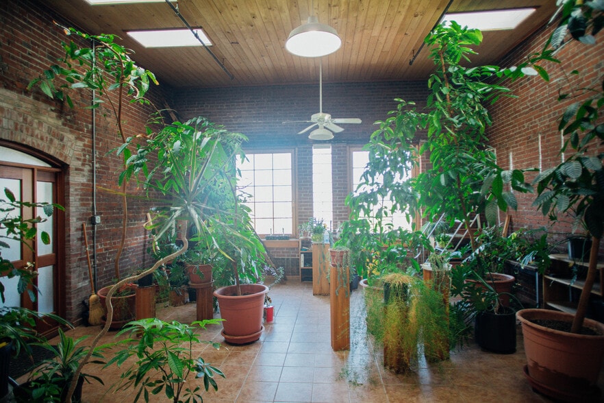 More Photos Of 1410 N Broadway, Saint Louis Storefront Retail Residential For Sale